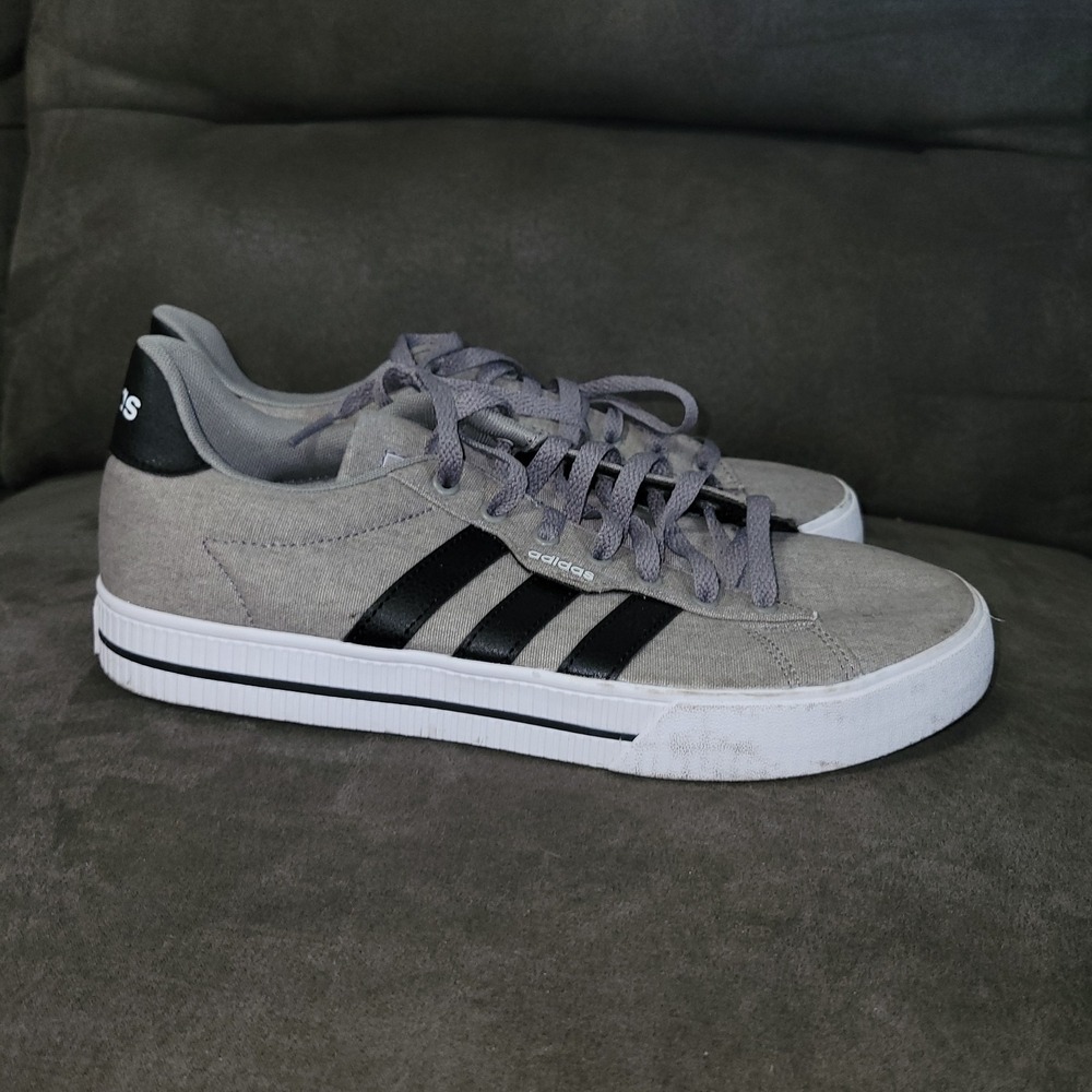 Adidas Daily 3.0 Mens 9.5 Gray Canvas Skateing Shoes Sneakers Casual FW3270